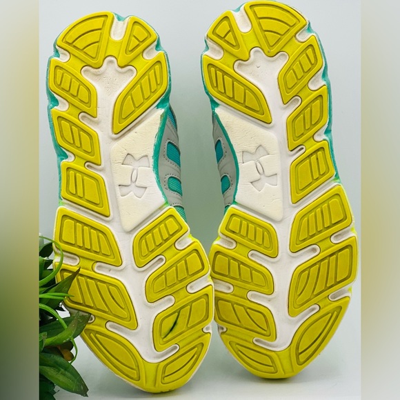 🌺Under Armour Youth Micro G Pulse Sneakers🌸🌺 - Picture 8 of 13